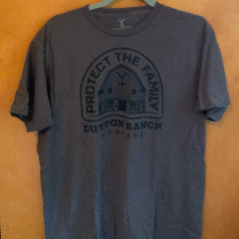 Yellowstone “protect the family” unisex tee size L
